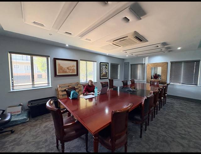 461M² OFFICE TO LET IN VORNA VALLEY